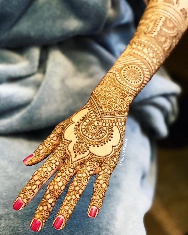 A gripping back full hand bridal mehndi design